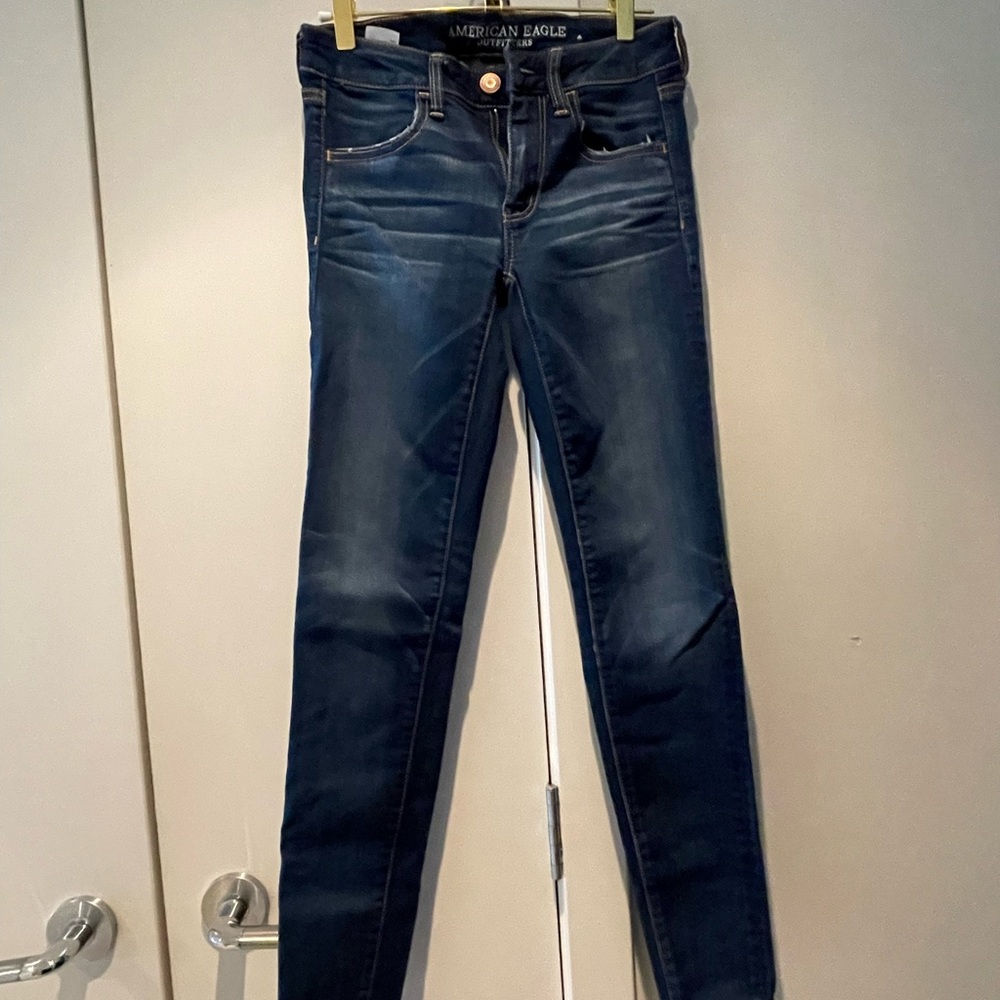 American Eagle Size 2 Skinny Jeans